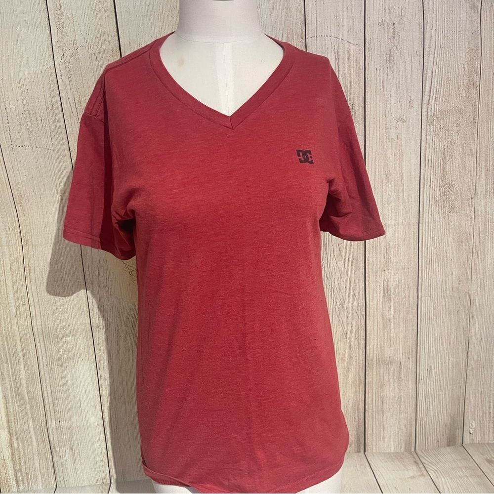 DC Shoes Womens red Tshirt Size M
